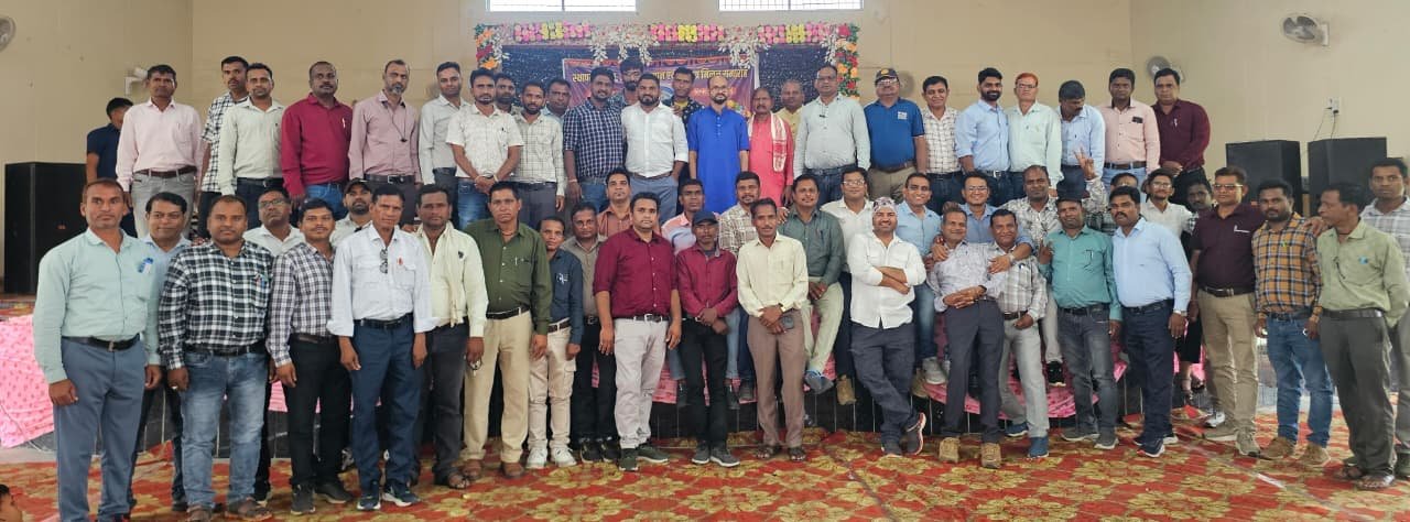 एकलव्य स्कूल का स्थापना दिवस मनाया गया , मेरिट बच्चों का सम्मान और पूर्व छात्रों का हुआ मिलन समारोह