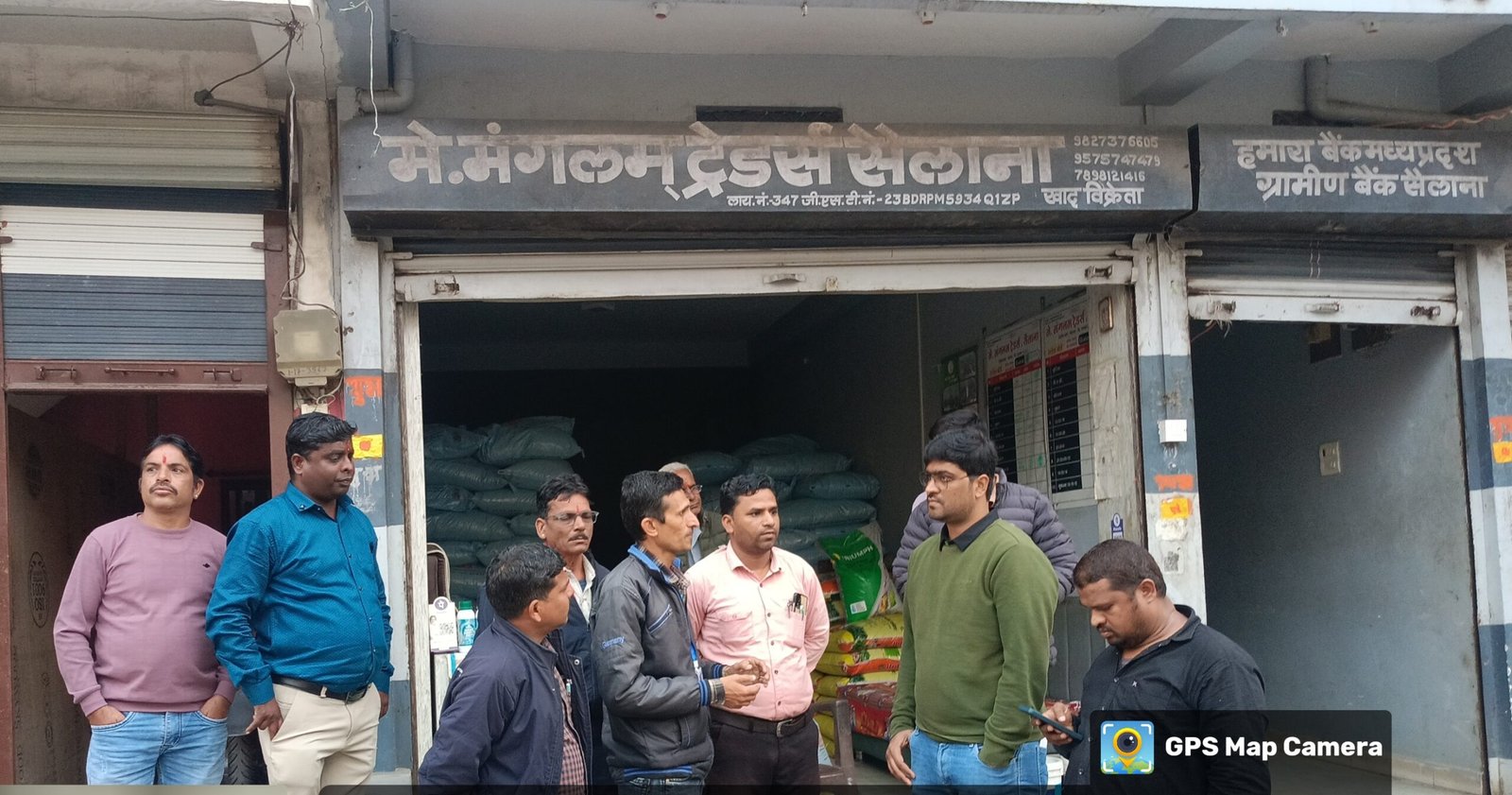 SIR प्रक्रिया में लगे बीएलओ के कार्यों का निरीक्षण करने पहुंचे अधिकारी कार्य शीघ्र पूर्ण करने के निर्देश दिए